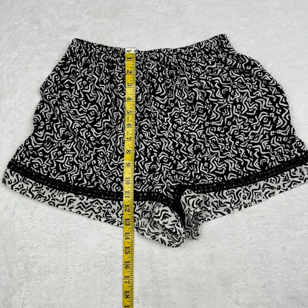 Xhilaration Black White Patterned Shorts Crochet Lace Trim Elastic Waist‎ Small